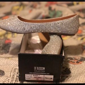 Women’s Baby doll shoes.